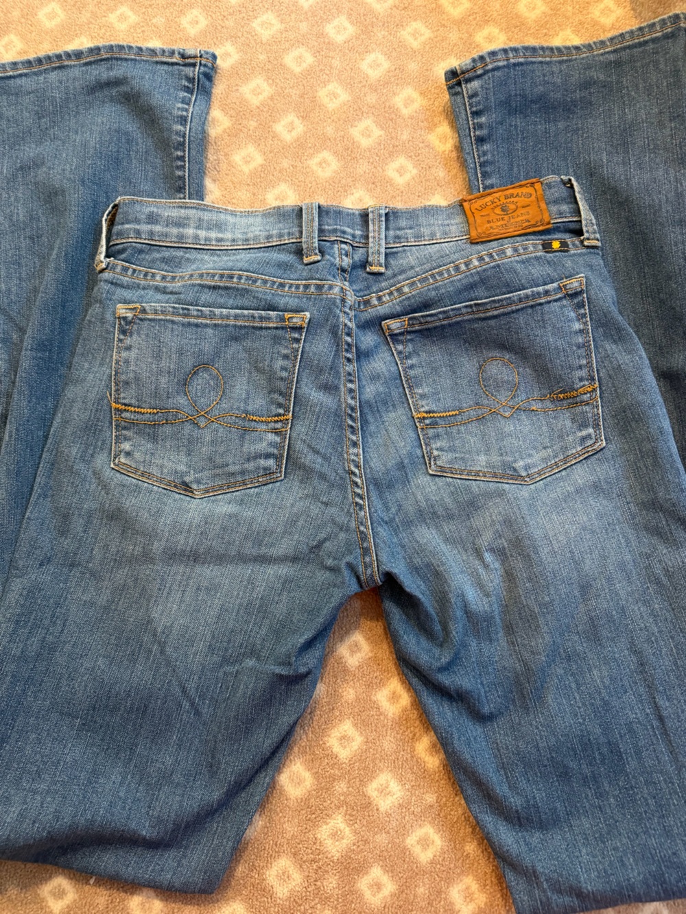 Lucky Brand Classic Sofia Boot Cut  Blue Slightly Flared Jeans size 2/26 X-LONG - Picture 3 of 4